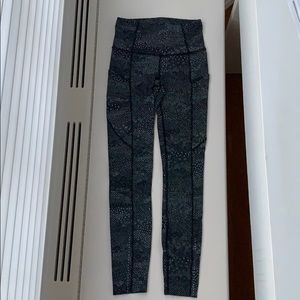 Lululemon black/white patterned leggings
